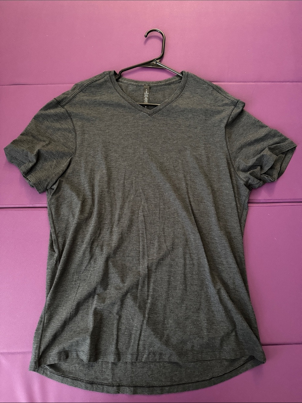 lululemon athletica Men's V-Neck Short Sleeve Tee - Charcoal